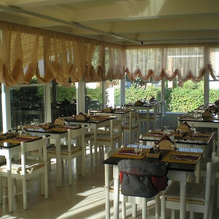 מרינה די פיאטרסנטה Hotel Elizabeth מראה חיצוני תמונה