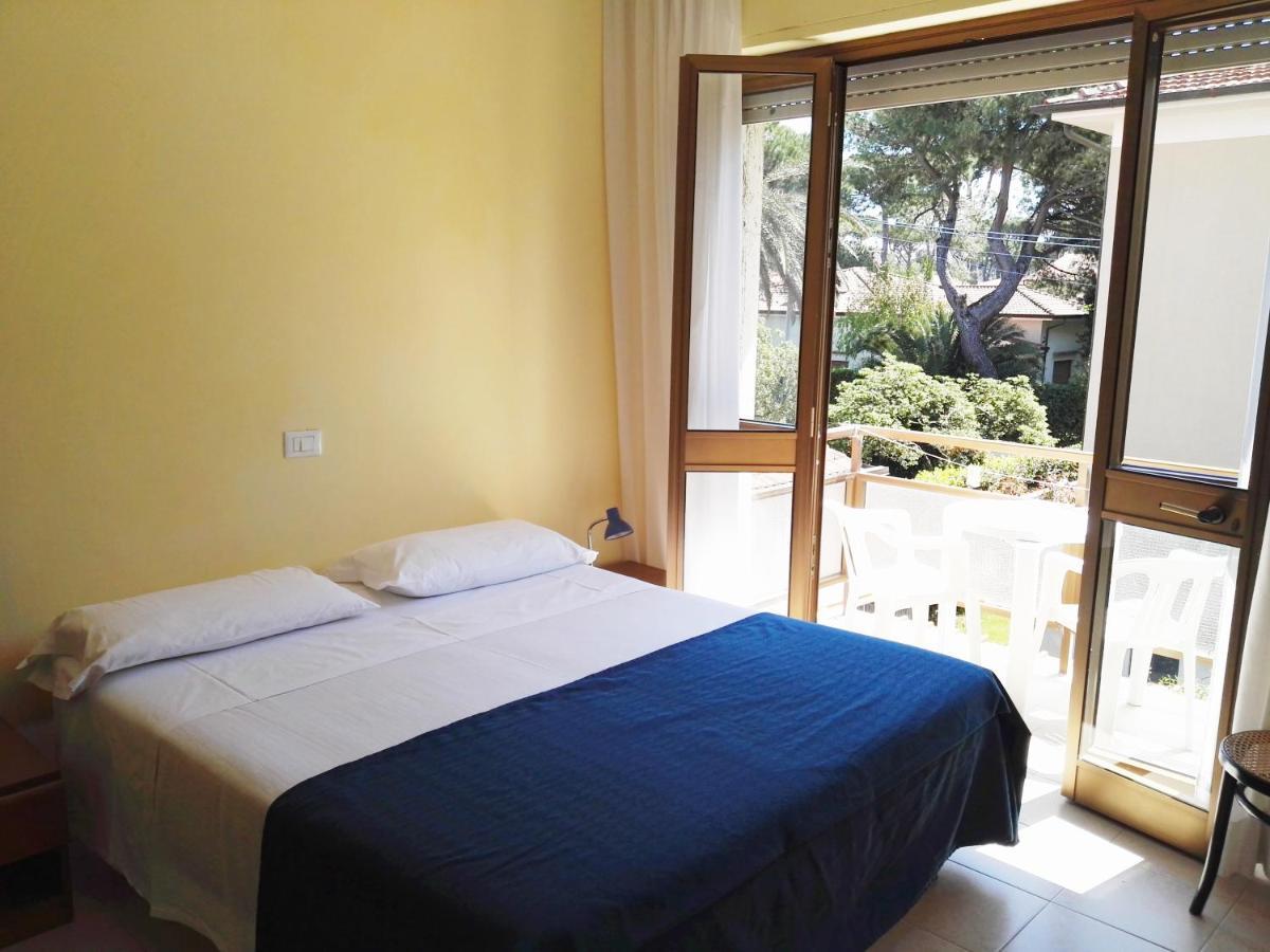 מרינה די פיאטרסנטה Hotel Elizabeth מראה חיצוני תמונה