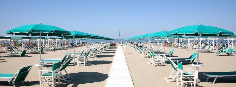 מרינה די פיאטרסנטה Hotel Elizabeth מראה חיצוני תמונה
