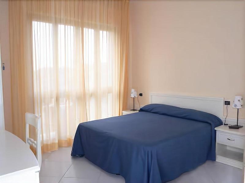 מרינה די פיאטרסנטה Hotel Elizabeth מראה חיצוני תמונה