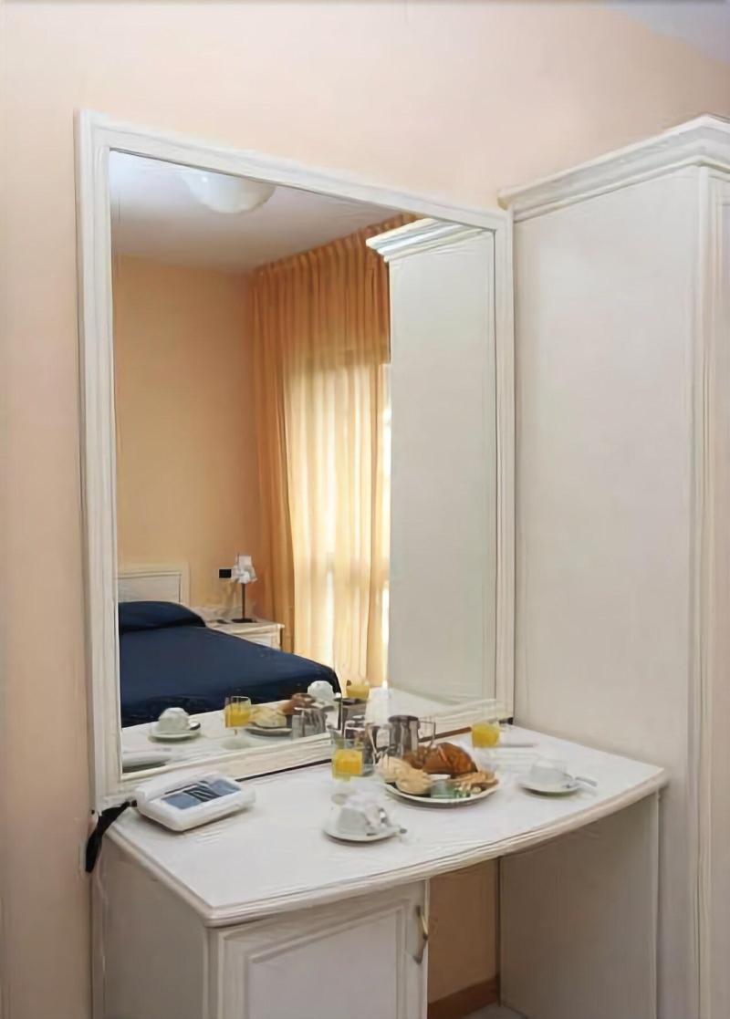 מרינה די פיאטרסנטה Hotel Elizabeth מראה חיצוני תמונה
