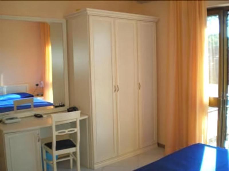 מרינה די פיאטרסנטה Hotel Elizabeth מראה חיצוני תמונה