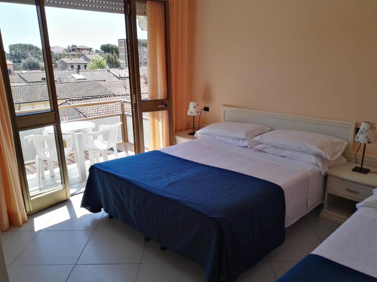 מרינה די פיאטרסנטה Hotel Elizabeth מראה חיצוני תמונה