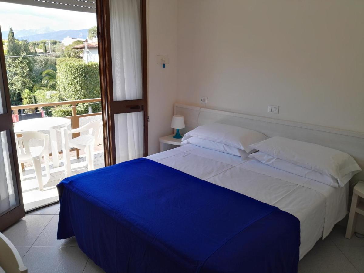 מרינה די פיאטרסנטה Hotel Elizabeth מראה חיצוני תמונה