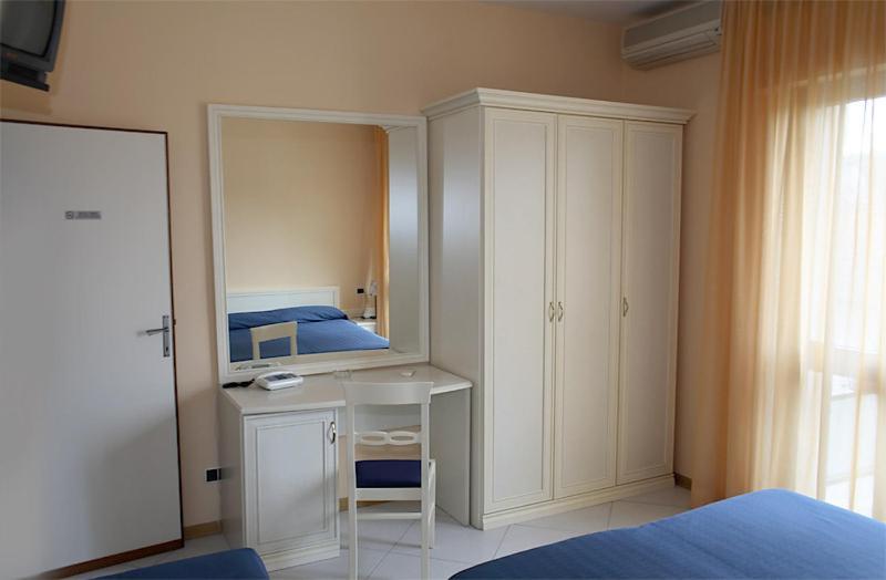 מרינה די פיאטרסנטה Hotel Elizabeth מראה חיצוני תמונה