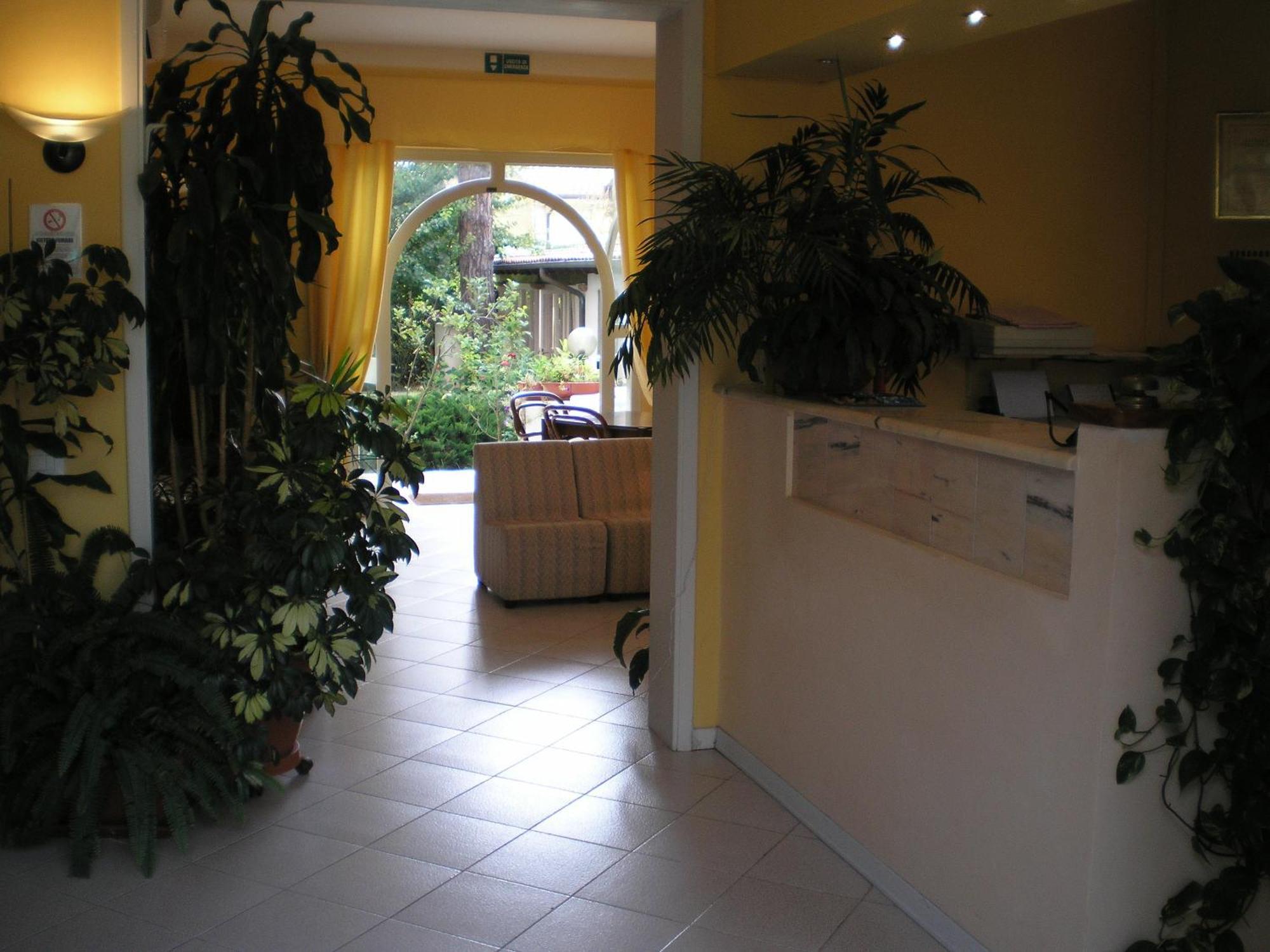 מרינה די פיאטרסנטה Hotel Elizabeth מראה חיצוני תמונה