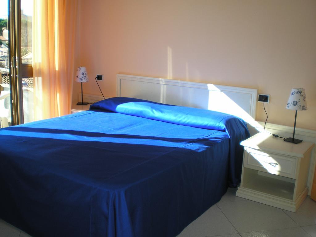 מרינה די פיאטרסנטה Hotel Elizabeth מראה חיצוני תמונה