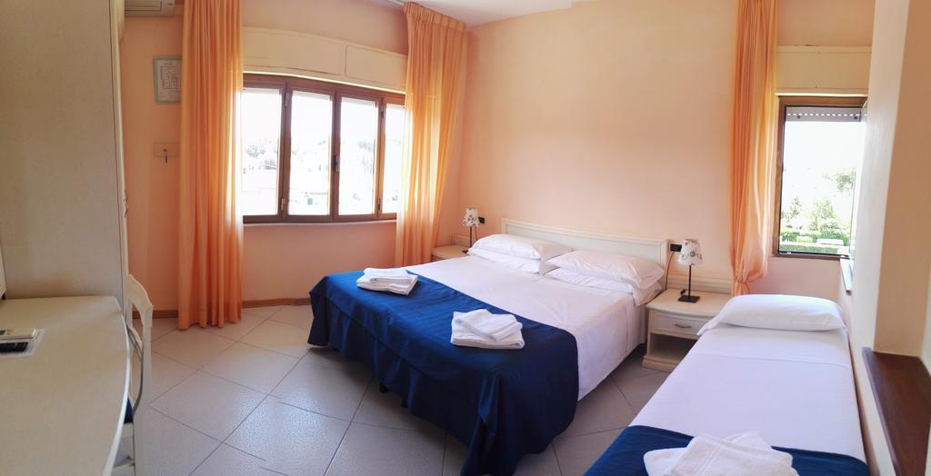 מרינה די פיאטרסנטה Hotel Elizabeth מראה חיצוני תמונה