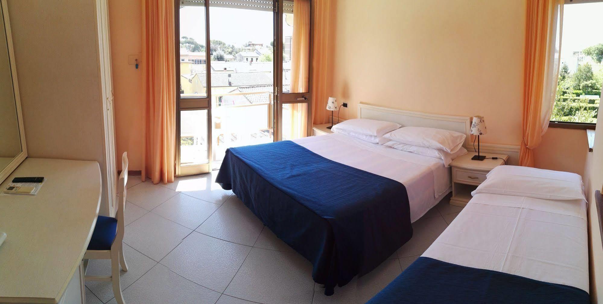 מרינה די פיאטרסנטה Hotel Elizabeth מראה חיצוני תמונה