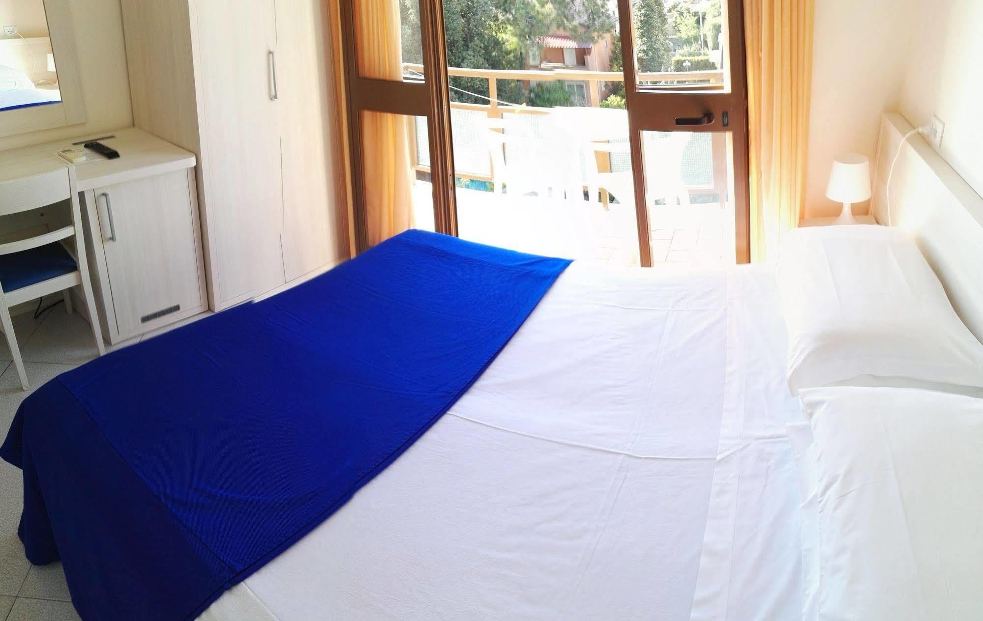 מרינה די פיאטרסנטה Hotel Elizabeth מראה חיצוני תמונה