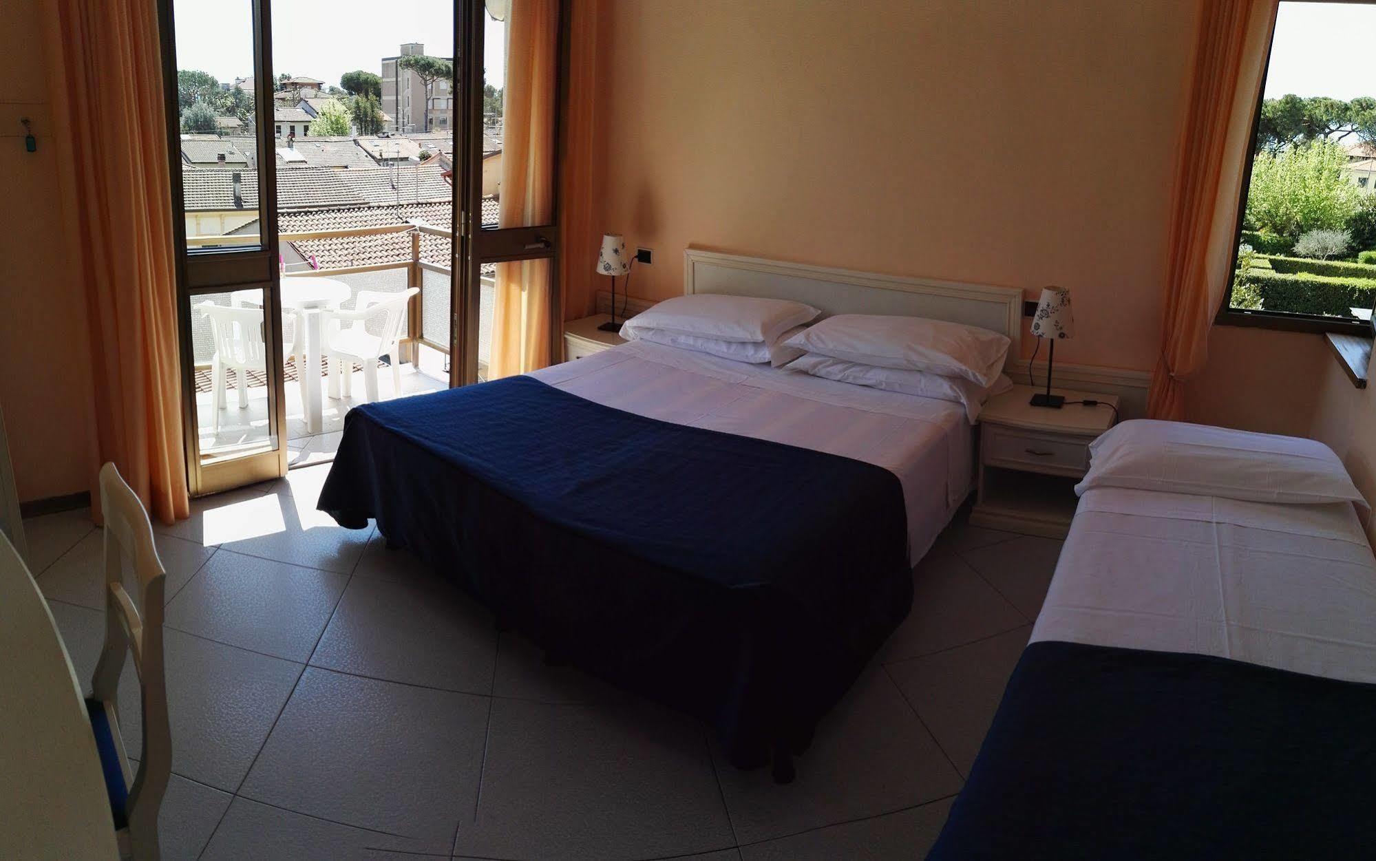 מרינה די פיאטרסנטה Hotel Elizabeth מראה חיצוני תמונה