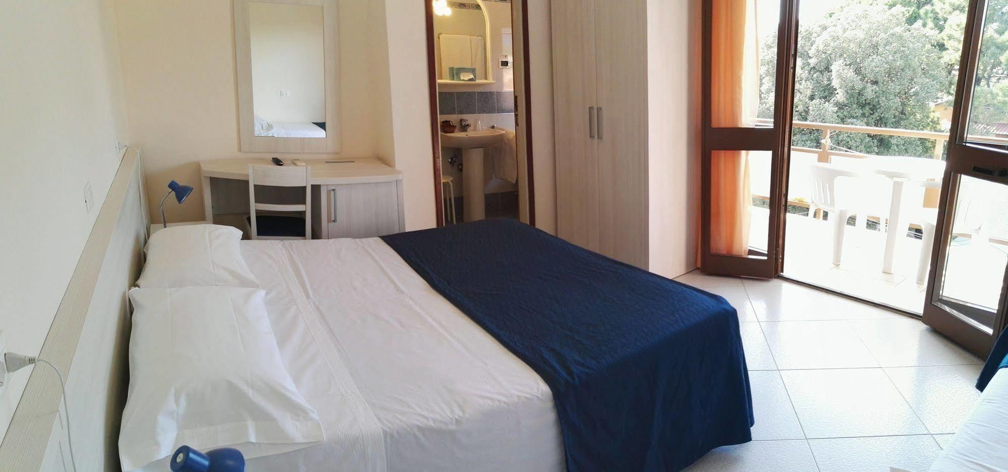 מרינה די פיאטרסנטה Hotel Elizabeth מראה חיצוני תמונה