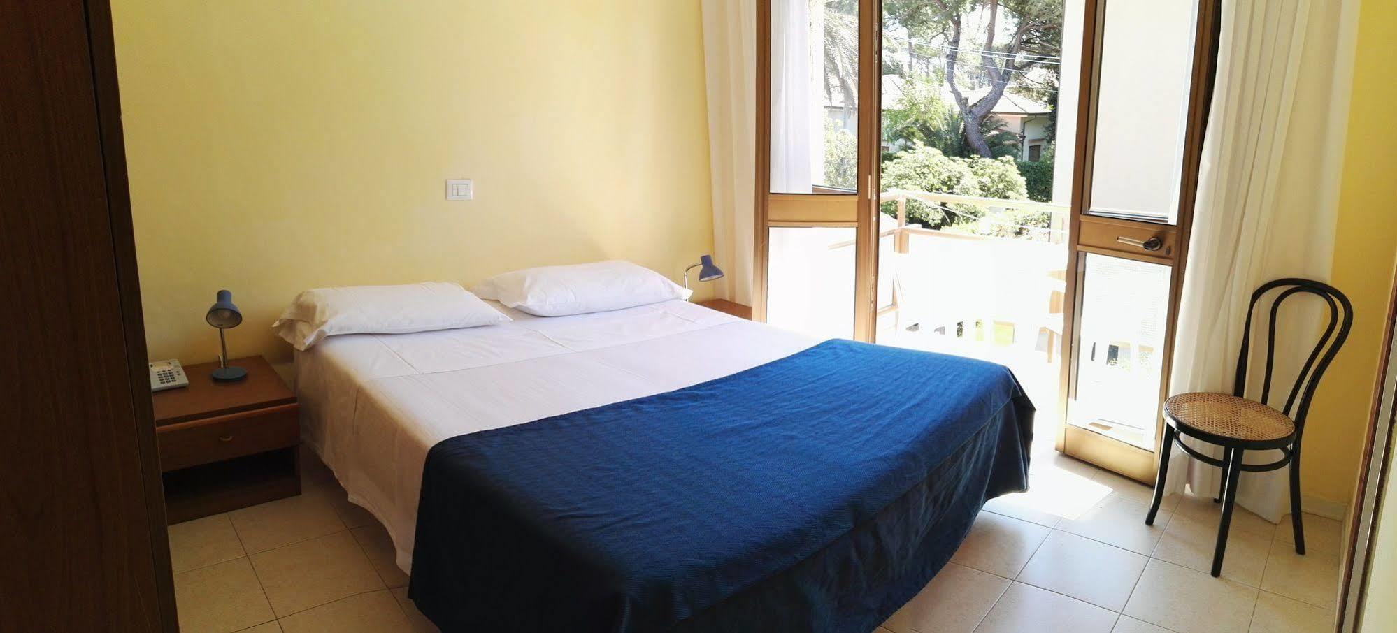 מרינה די פיאטרסנטה Hotel Elizabeth מראה חיצוני תמונה