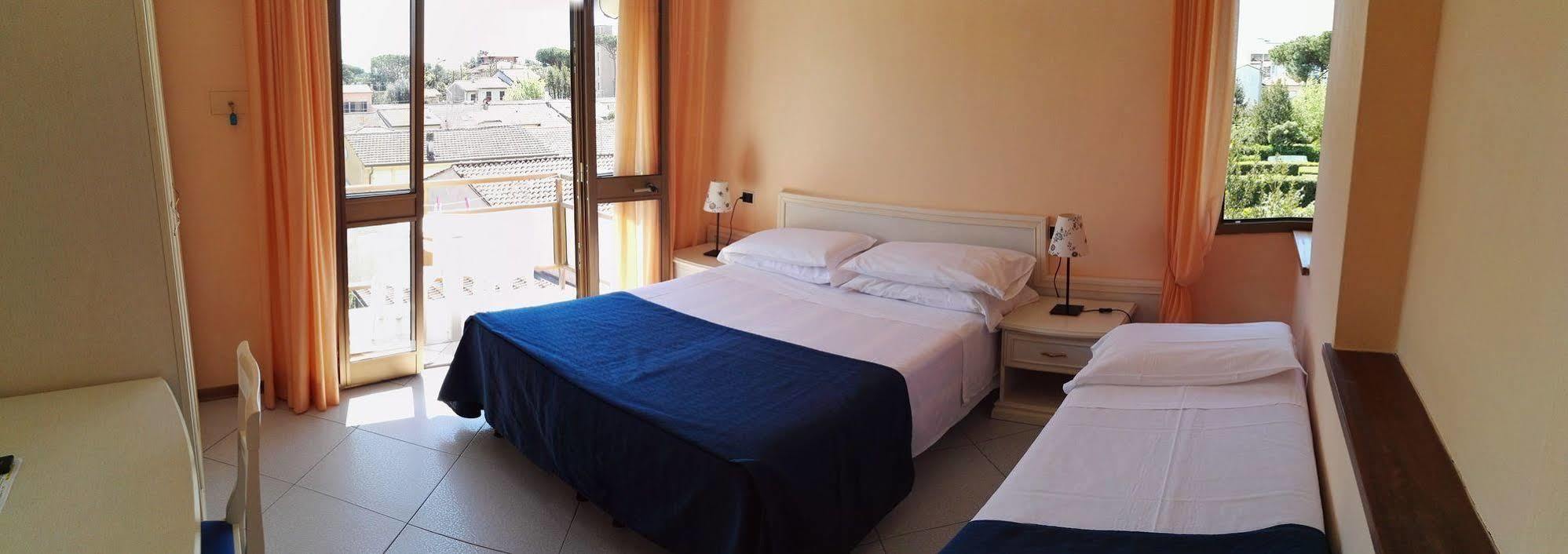 מרינה די פיאטרסנטה Hotel Elizabeth מראה חיצוני תמונה